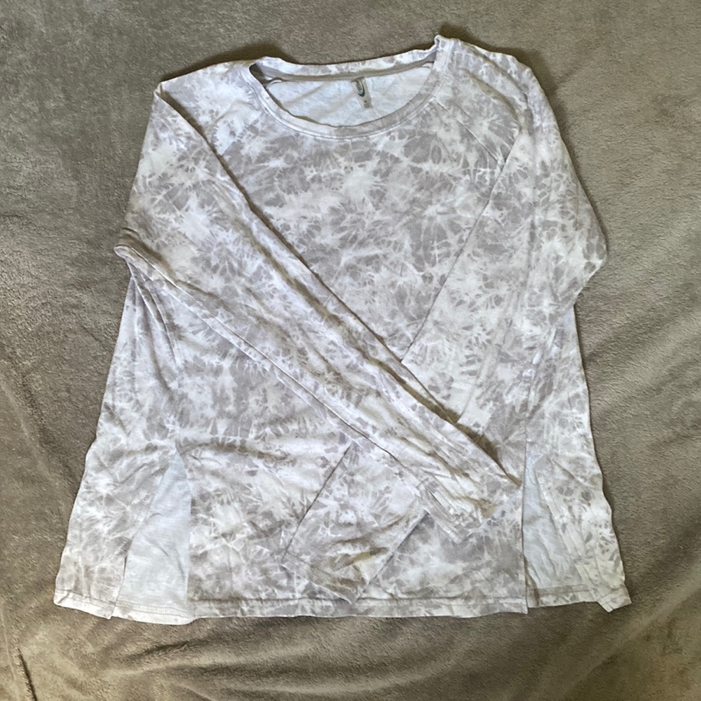 Long sleeve work out shirt